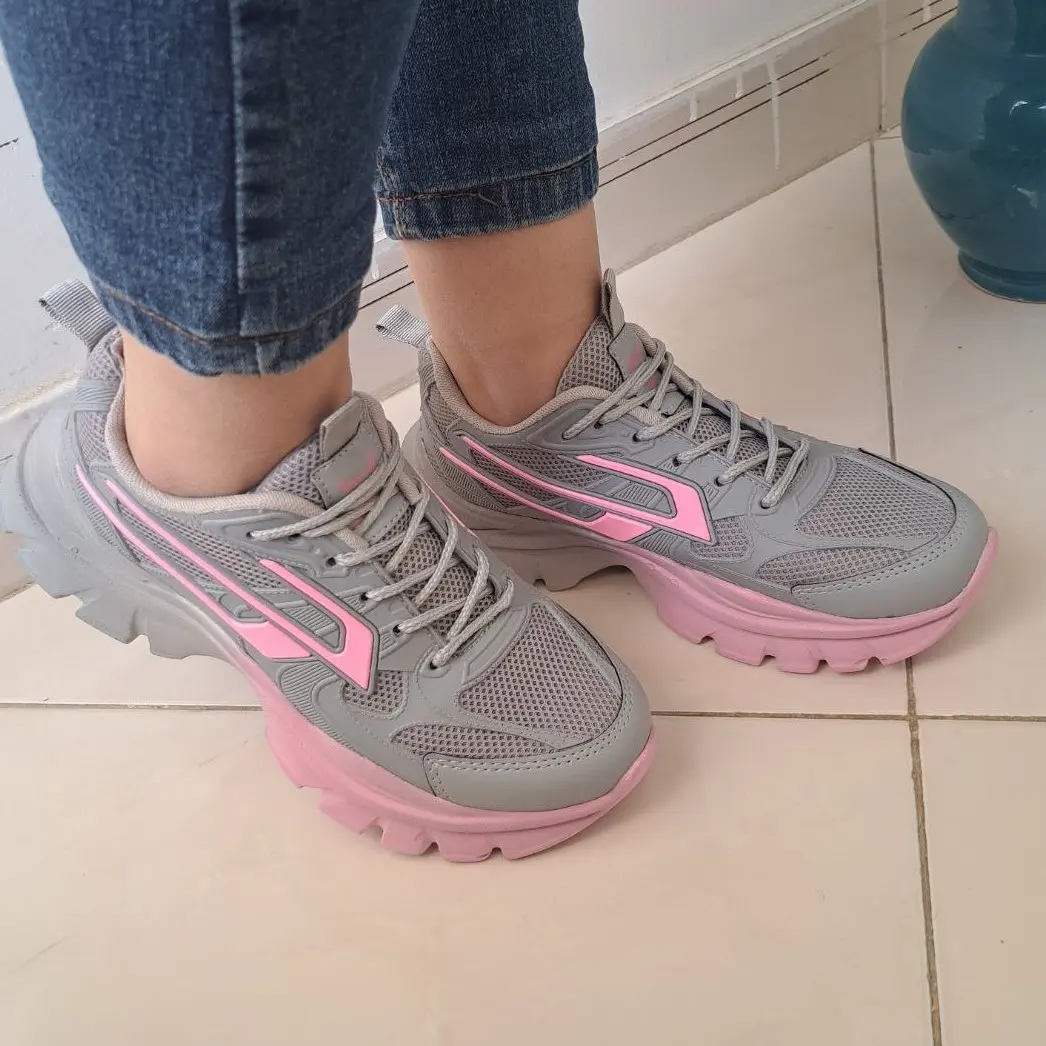 کفش اسپرت زنانه  ومیانه بسیارسبک وباکیفیت
